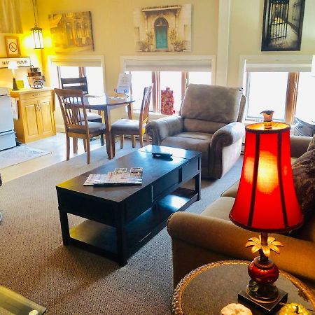 Galena Penthouse Overlooking Main Street With Free Off Street Parking Exteriör bild