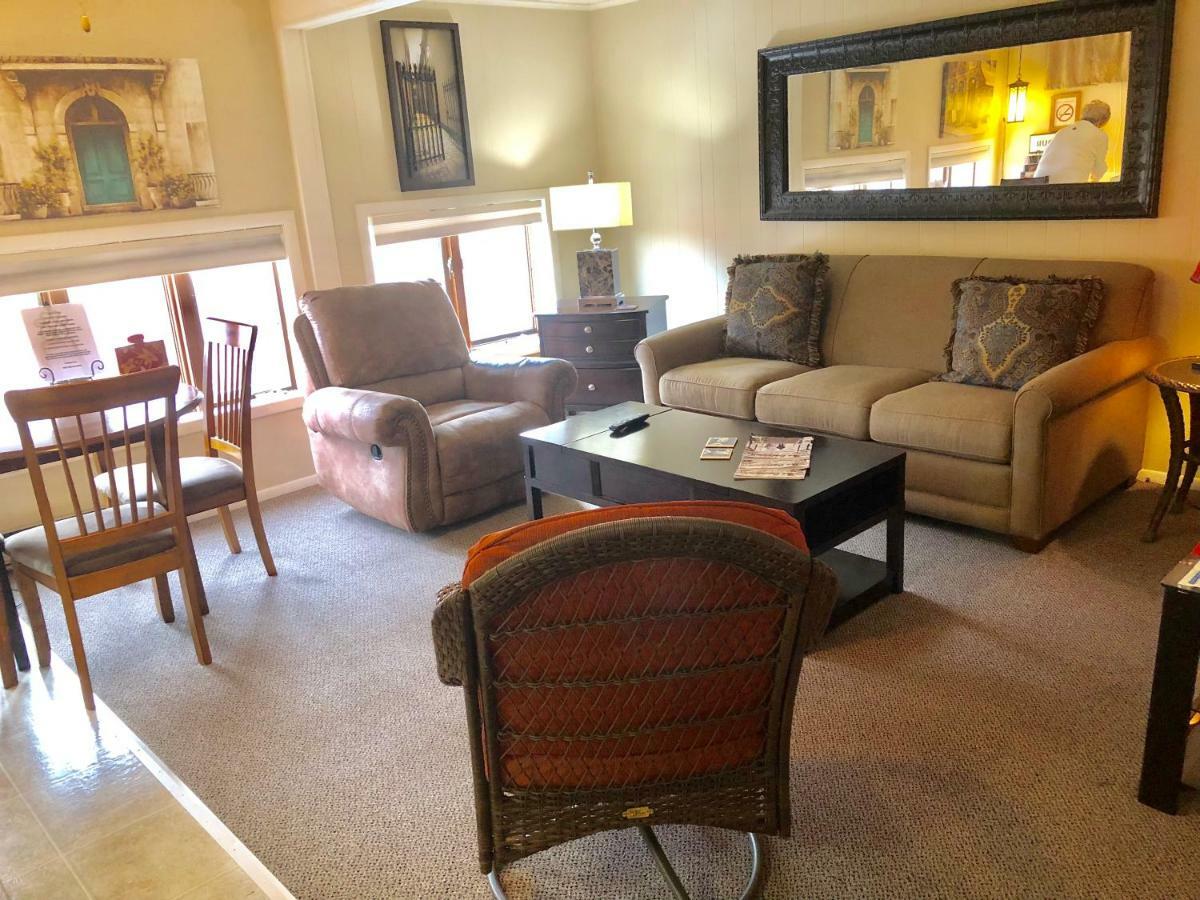 Galena Penthouse Overlooking Main Street With Free Off Street Parking Exteriör bild