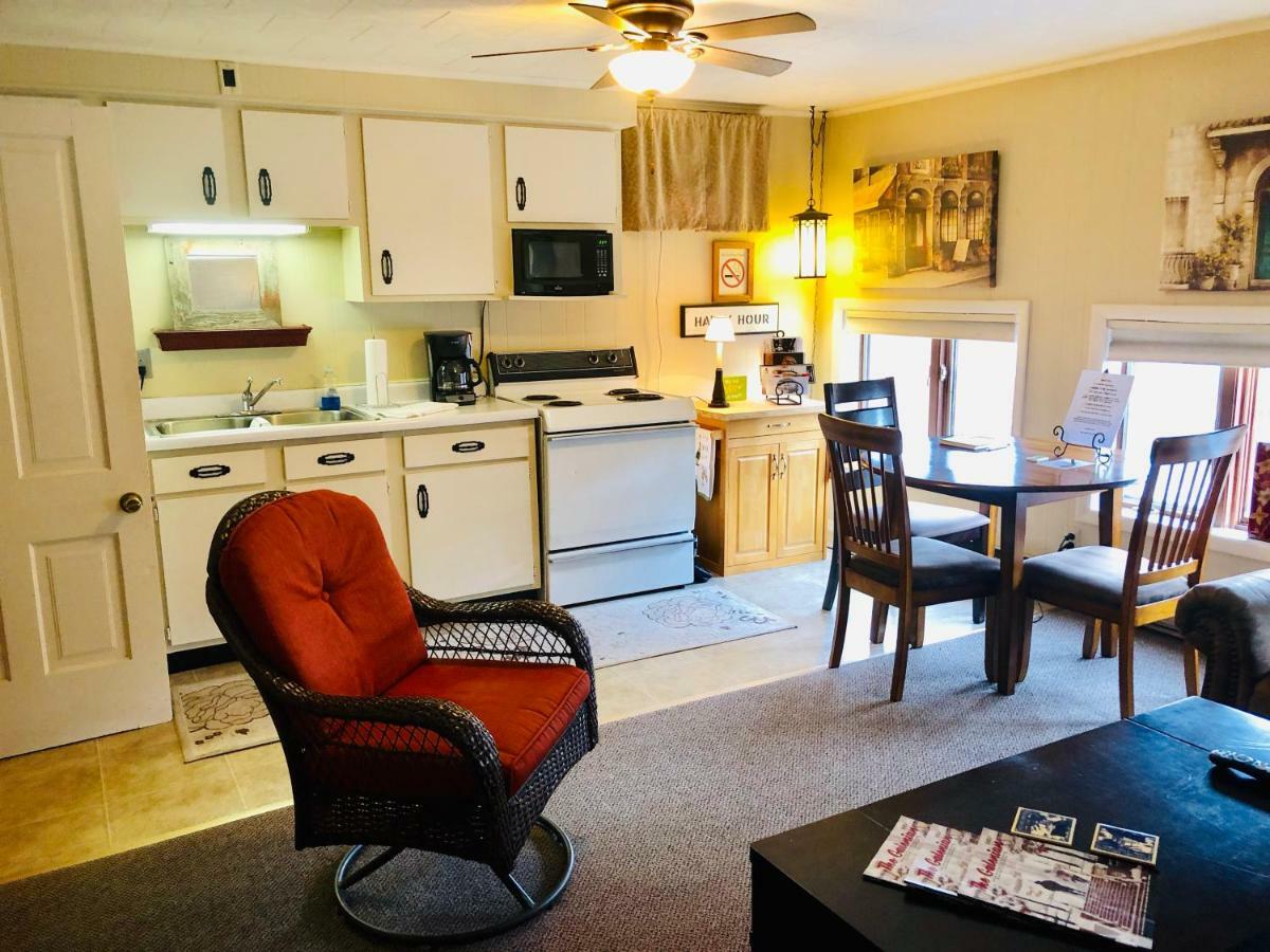 Galena Penthouse Overlooking Main Street With Free Off Street Parking Exteriör bild